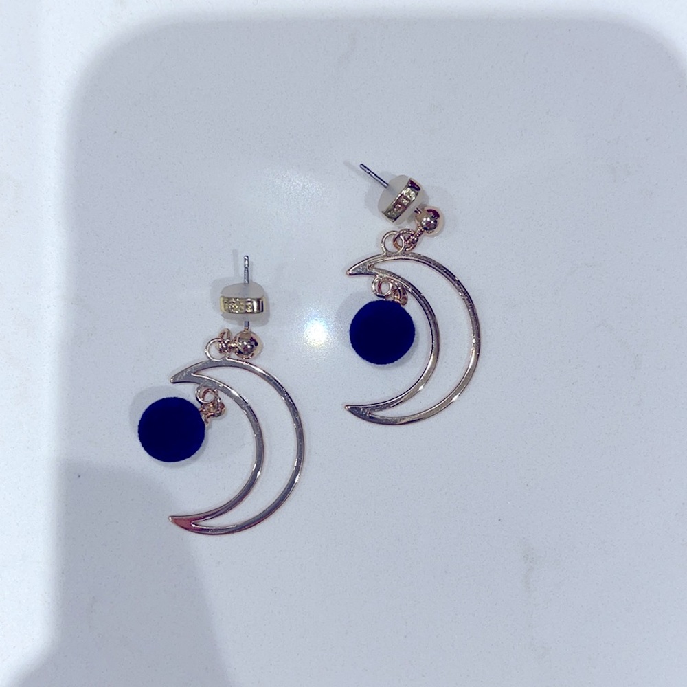 Moon shaped earrings